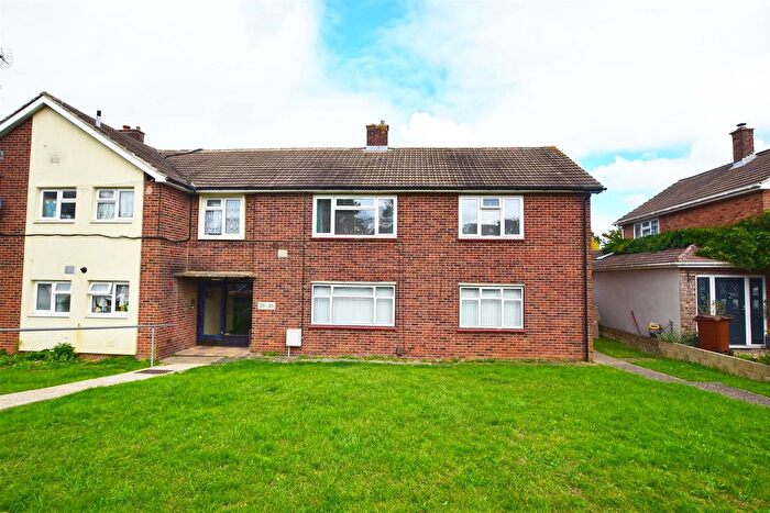 2 Bedroom Flat For Sale In Leander Road, Rochester, ME1