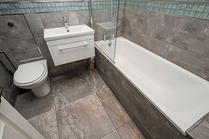 1 Bedroom Flat For Sale In Boston Road, London, W7