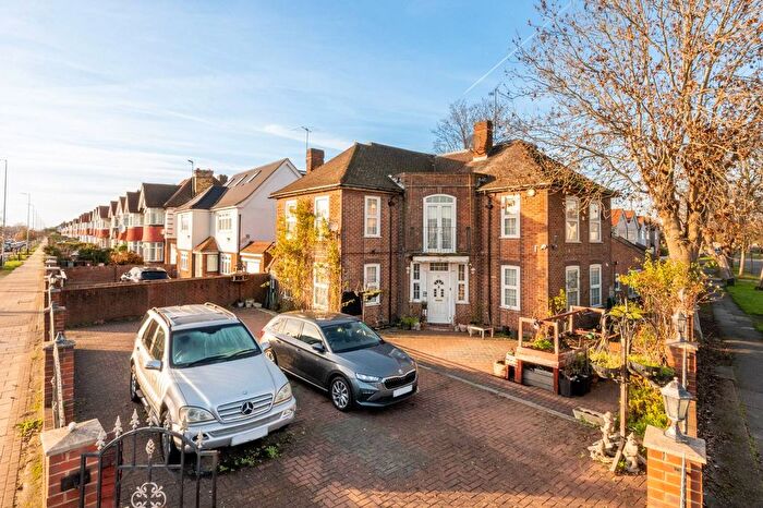 7 Bedroom Detached House For Sale In Great West Road, Osterley, Hounslow, TW5