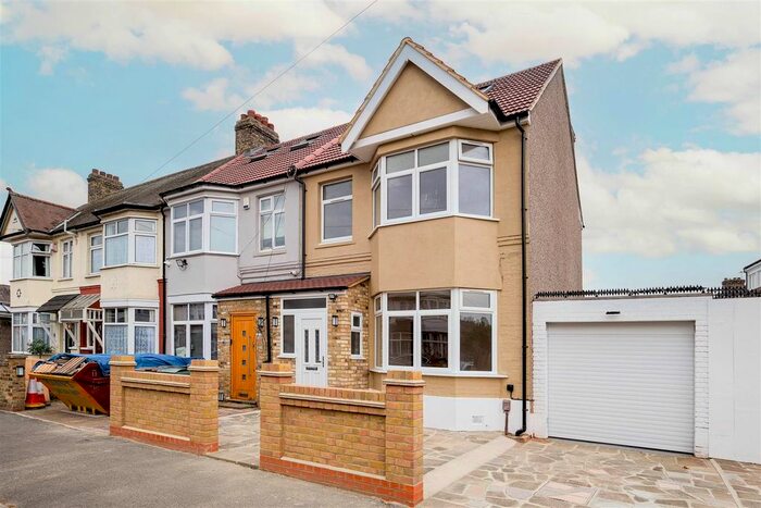 4 Bedroom End Of Terrace House To Rent In Hampton Road, London, E4