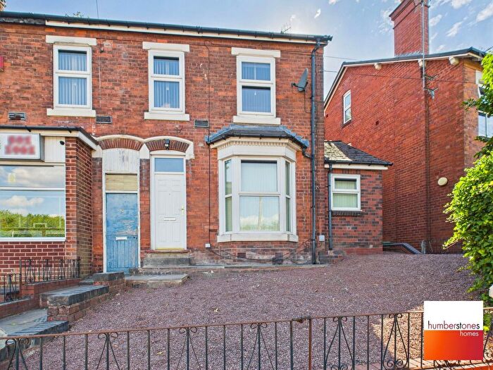2 Bedroom Flat To Rent In Grammar School Lane, Halesowen, West Midlands, B63