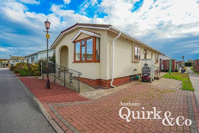 2 Bedroom Mobile/park Home For Sale In Creek Road, Canvey Island, SS8