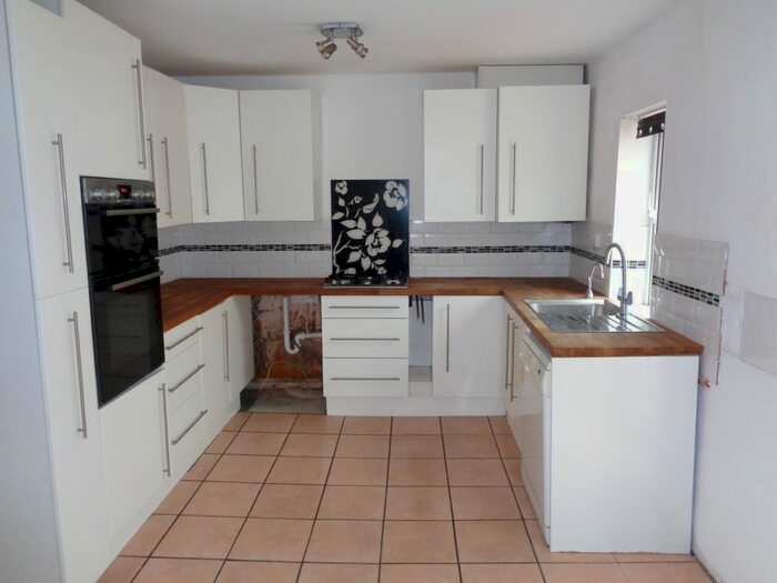 3 Bedroom End Of Terrace House To Rent In Fonthill Road, Bristol, BS10