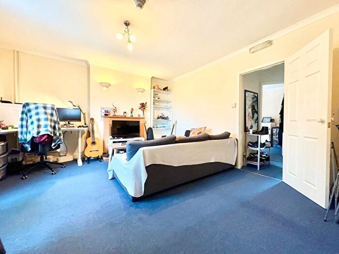 1 Bedroom Maisonette To Rent In Baker Street, Reading, Berkshire, RG1