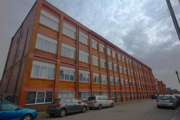 2 Bedroom Flat To Rent In Baronson Gardens, Abington, Northampton, NN1