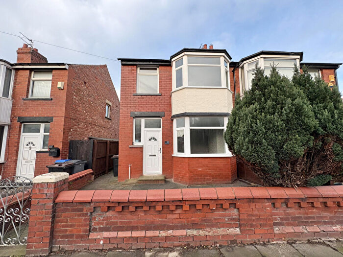 3 Bedroom Semi-Detached House For Sale In Finsbury Avenue, Blackpool, FY1