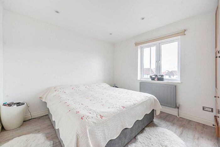 6 Bedroom Detached House For Sale In Kingsbury Road, Kingsbury, London, NW9