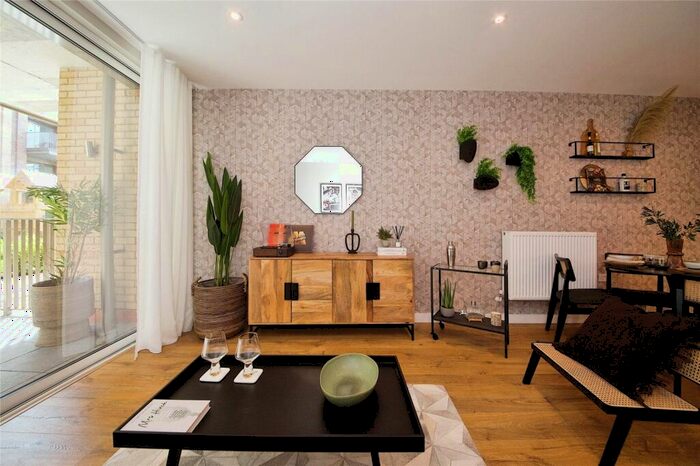 2 Bedroom Flat For Sale In Neasden Lane, London, NW10