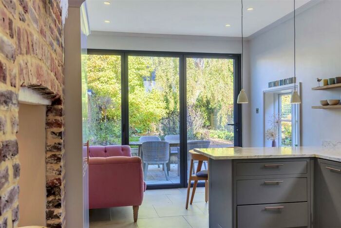 3 Bedroom Semi-Detached House To Rent In Station Road, Petersfield, GU32