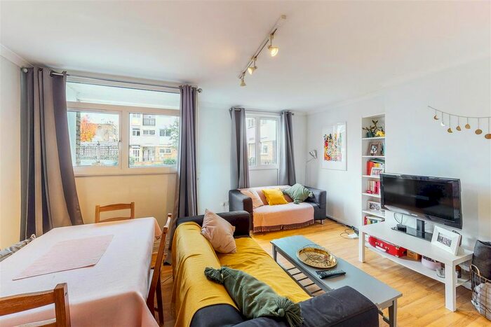 3 Bedroom Flat To Rent In Elias Place, London, SW8