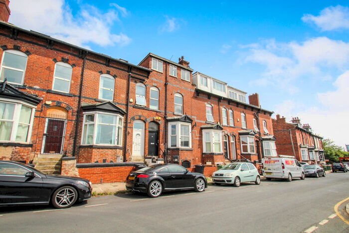 1 Bedroom Apartment To Rent In Kendal Lane, Hyde Park, Leeds, LS3