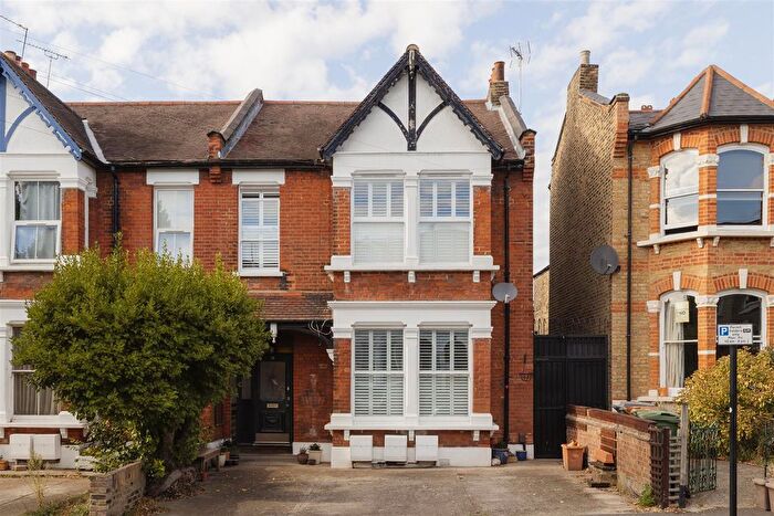 2 Bedroom Flat For Sale In Chadwick Road, Leytonstone, E11