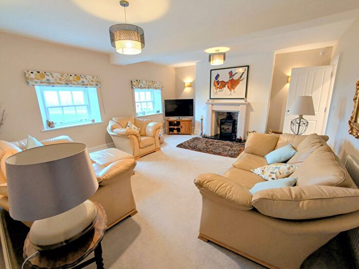 2 Bedroom Flat To Rent In Gatacre Hall, Claverley, WV5