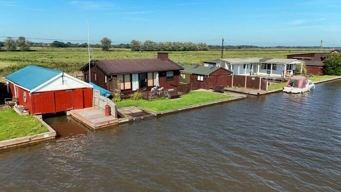 3 Bedroom Detached Bungalow For Sale In Potter Heigham, NR29
