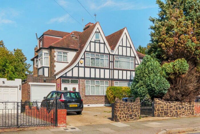 4 Bedroom Semi Detached House For Sale In Chase Way, London, N14