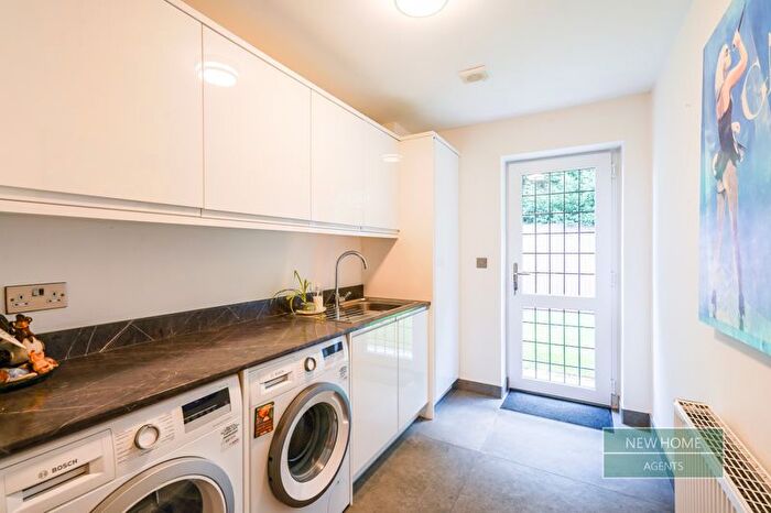 2 Bedroom Detached Bungalow For Sale In Stock Dove Close, Preston, PR3