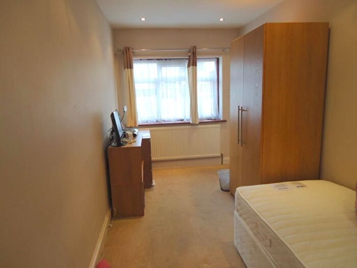 Studio To Rent In Sefton Avenue, Harrow Weald, Middlesex, HA3