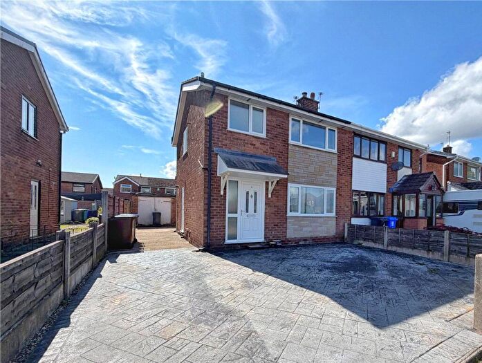 3 Bedroom Semi-Detached House For Sale In Fernview Drive, Holcombe Brook, Bury, BL0