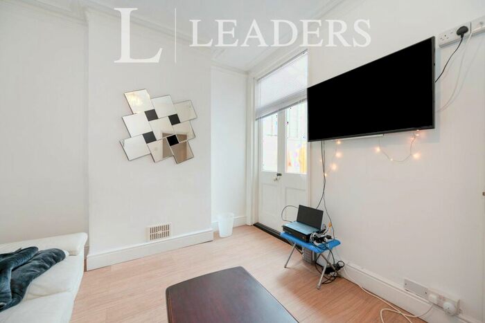 4 Bedroom Terraced House To Rent In Frensham Road, PO4