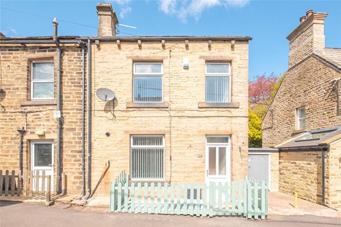 2 Bedroom End Of Terrace House For Sale In Greenfield Road, Holmfirth, HD9