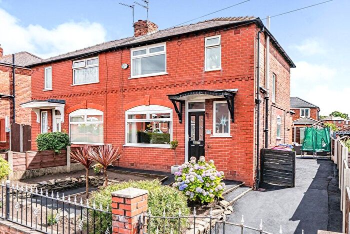 3 Bedroom Semi-Detached House For Sale In Westwood Drive, Pendlebury, Swinton, Manchester, M27