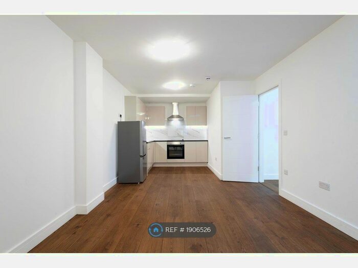 2 Bedroom Flat To Rent In Rubens House, London, N3