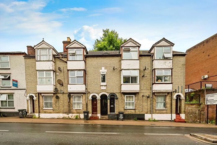 1 Bedroom Flat To Rent In West Wycombe Road, High Wycombe, HP11