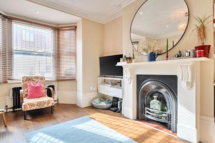 3 Bedroom Flat For Sale In Chivalry Road, Battersea, London, SW11
