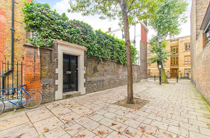 3 Bedroom Property To Rent In Clerkenwell Close, Clerkenwell, London, EC1R