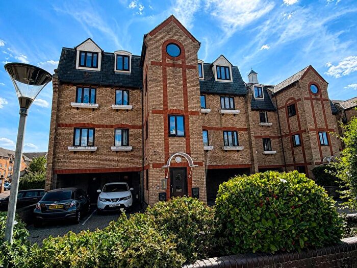 2 Bedroom Flat For Sale In Brick Court, Jetty Walk, Grays, RM17