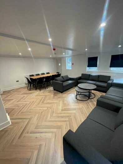 10 Bedroom House To Rent In Wellington Road, Fallowfield, M14