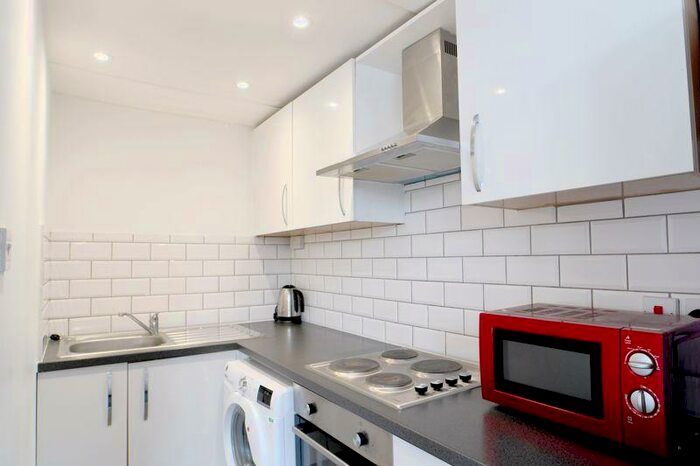 3 Bedroom Flat To Rent In Ditchling Road, Brighton, BN1