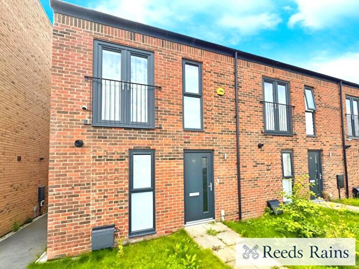 3 Bedroom End Of Terrace House To Rent In Grandstand Avenue, Salford, Greater Manchester, M6