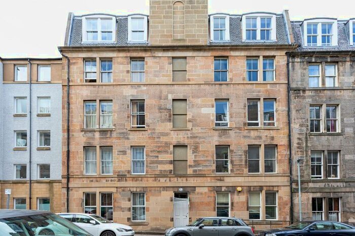 3 Bedroom Flat To Rent In South Oxford Street, Newington, Edinburgh, EH8
