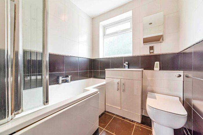 2 Bedroom Semi-Detached House For Sale In Truro Close, Grantham, NG31