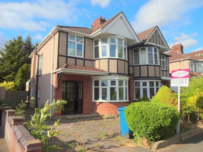 3 Bedroom Semi-Detached House To Rent In Long Elms, Harrow Weald, Middlesex, HA3