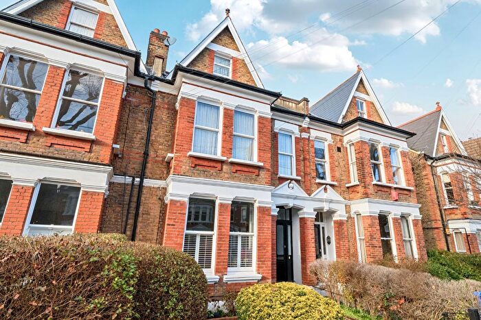 2 Bedroom Flat To Rent In Beckwith Road, London, SE24