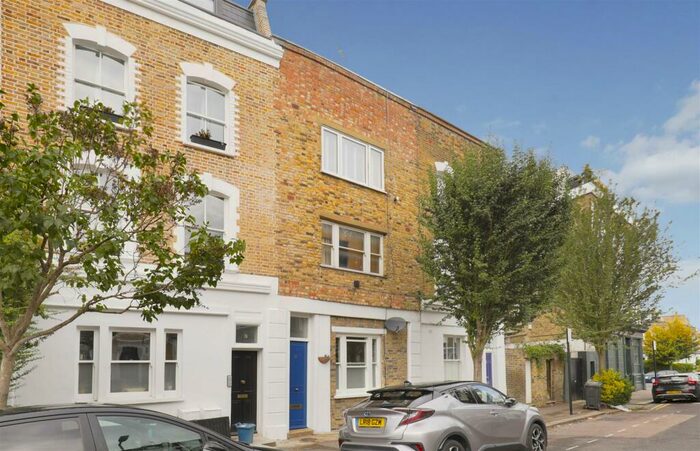 3 Bedroom Maisonette To Rent In Winston Road, Stoke Newington, N16