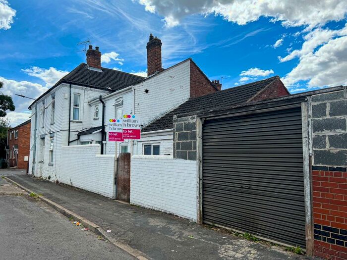 3 Bedroom Semi-Detached House To Rent In Diana Street, Scunthorpe, DN15