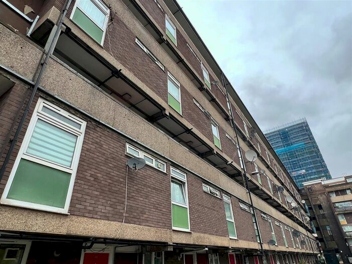 3 Bedroom Maisonette To Rent In Mursell Estate, London, SW8