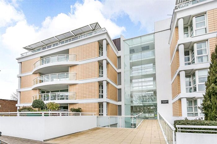 2 Bedroom Flat To Rent In Brook Parade, High Road, Chigwell, IG7