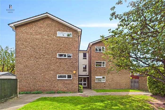 2 Bedroom Apartment For Sale In Twickenham Close, Beddington, CR0