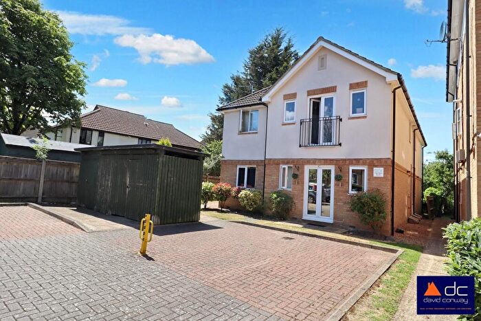 1 Bedroom Flat For Sale In Meadow Gate, Corbins Lane, Harrow, HA2