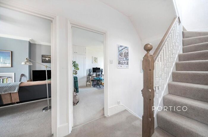 2 Bedroom Apartment For Sale In Becondale Road, London, SE19