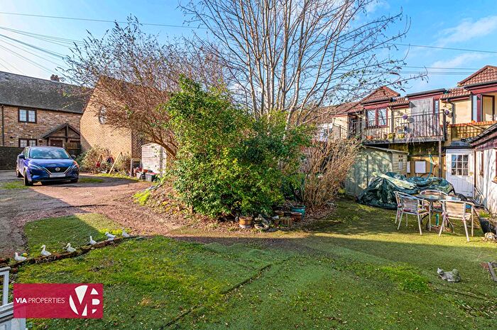 2 Bedroom Bungalow For Sale In Burford Street, Hoddesdon, EN11