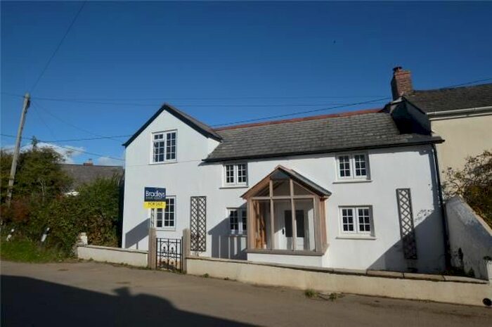 3 Bedroom End Of Terrace House For Sale In Newtown, St. Martin, Helston, Cornwall, TR12
