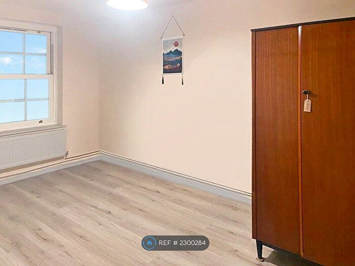 3 Bedroom Flat To Rent In Peckham, London, SE15