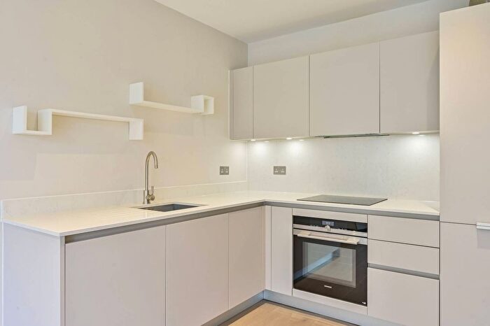 2 Bedroom Flat To Rent In West Hill, West Hill, SW15