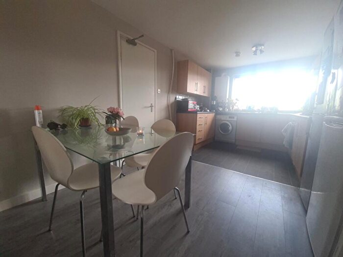 4 Bedroom House To Rent In Carlton View, Leeds, LS7