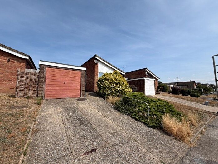 2 Bedroom Detached Bungalow For Sale In Prince Of Wales Drive, Ipswich, Suffolk, IP2